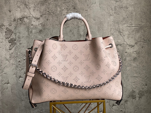 LOUIS VUITTON BELLA TOTE [M59203] CELINE CHANEL ACCESSORIES LOEWE SHOES LOUIS VUITTON DIRO YSL OTHER BRAND HANDBAGS BALENCIAGA BOTTEGA VENETA GOYARD HERMES BURBERRY VALENTINO GUCCI FENDI MIUMIU CHLOE PRADA BVLGARI SUITCASE NEW ARRIVAL 