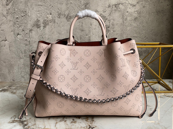 LOUIS VUITTON BELLA TOTE [M59203] CELINE CHANEL ACCESSORIES LOEWE SHOES LOUIS VUITTON DIRO YSL OTHER BRAND HANDBAGS BALENCIAGA BOTTEGA VENETA GOYARD HERMES BURBERRY VALENTINO GUCCI FENDI MIUMIU CHLOE PRADA BVLGARI SUITCASE NEW ARRIVAL 