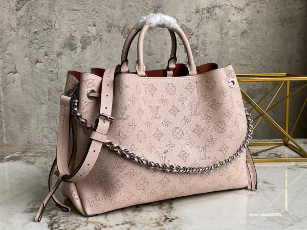 LOUIS VUITTON BELLA TOTE [M59203] CELINE CHANEL ACCESSORIES LOEWE SHOES LOUIS VUITTON DIRO YSL OTHER BRAND HANDBAGS BALENCIAGA BOTTEGA VENETA GOYARD HERMES BURBERRY VALENTINO GUCCI FENDI MIUMIU CHLOE PRADA BVLGARI SUITCASE NEW ARRIVAL 