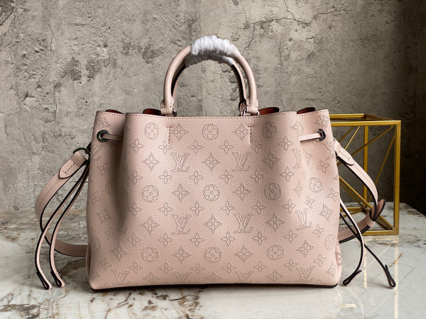 LOUIS VUITTON BELLA TOTE [M59203] CELINE CHANEL ACCESSORIES LOEWE SHOES LOUIS VUITTON DIRO YSL OTHER BRAND HANDBAGS BALENCIAGA BOTTEGA VENETA GOYARD HERMES BURBERRY VALENTINO GUCCI FENDI MIUMIU CHLOE PRADA BVLGARI SUITCASE NEW ARRIVAL 