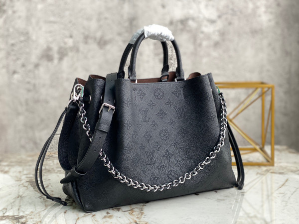LOUIS VUITTON BELLA TOTE [M59200] CELINE CHANEL ACCESSORIES LOEWE SHOES LOUIS VUITTON DIRO YSL OTHER BRAND HANDBAGS BALENCIAGA BOTTEGA VENETA GOYARD HERMES BURBERRY VALENTINO GUCCI FENDI MIUMIU CHLOE PRADA BVLGARI SUITCASE NEW ARRIVAL 