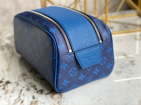 LOUIS VUITTON DOPP KIT TOILET POUCH [M30849] CELINE CHANEL ACCESSORIES LOEWE SHOES LOUIS VUITTON DIRO YSL OTHER BRAND HANDBAGS BALENCIAGA BOTTEGA VENETA GOYARD HERMES BURBERRY VALENTINO GUCCI FENDI MIUMIU CHLOE PRADA BVLGARI SUITCASE NEW ARRIVAL 