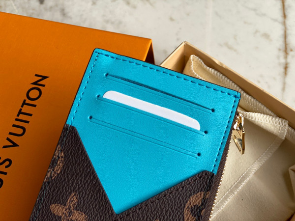 LOUIS VUITTON CC HOLDER [M81256] CELINE CHANEL ACCESSORIES LOEWE SHOES LOUIS VUITTON DIRO YSL OTHER BRAND HANDBAGS BALENCIAGA BOTTEGA VENETA GOYARD HERMES BURBERRY VALENTINO GUCCI FENDI MIUMIU CHLOE PRADA BVLGARI SUITCASE NEW ARRIVAL 