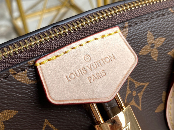 LOUIS VUITTON BO?TIE PM [M45986] CELINE CHANEL ACCESSORIES LOEWE SHOES LOUIS VUITTON DIRO YSL OTHER BRAND HANDBAGS BALENCIAGA BOTTEGA VENETA GOYARD HERMES BURBERRY VALENTINO GUCCI FENDI MIUMIU CHLOE PRADA BVLGARI SUITCASE NEW ARRIVAL 