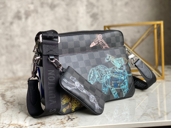 LOUIS VUITTON TRIO MESSENGER [m58040] CELINE CHANEL ACCESSORIES LOEWE SHOES LOUIS VUITTON DIRO YSL OTHER BRAND HANDBAGS BALENCIAGA BOTTEGA VENETA GOYARD HERMES BURBERRY VALENTINO GUCCI FENDI MIUMIU CHLOE PRADA BVLGARI SUITCASE NEW ARRIVAL 