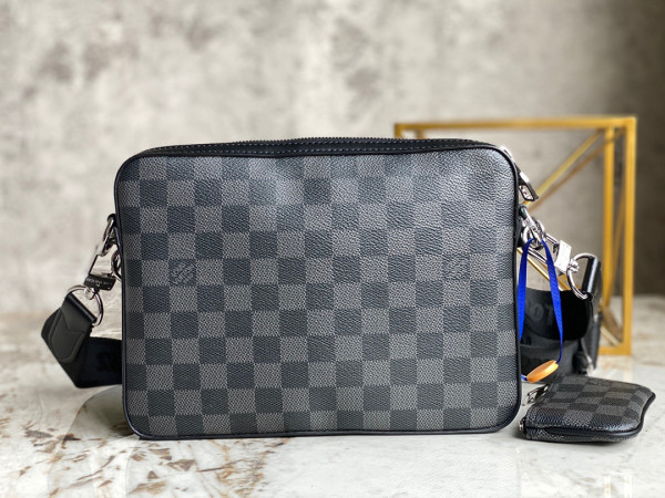 LOUIS VUITTON TRIO MESSENGER [m58040] CELINE CHANEL ACCESSORIES LOEWE SHOES LOUIS VUITTON DIRO YSL OTHER BRAND HANDBAGS BALENCIAGA BOTTEGA VENETA GOYARD HERMES BURBERRY VALENTINO GUCCI FENDI MIUMIU CHLOE PRADA BVLGARI SUITCASE NEW ARRIVAL 