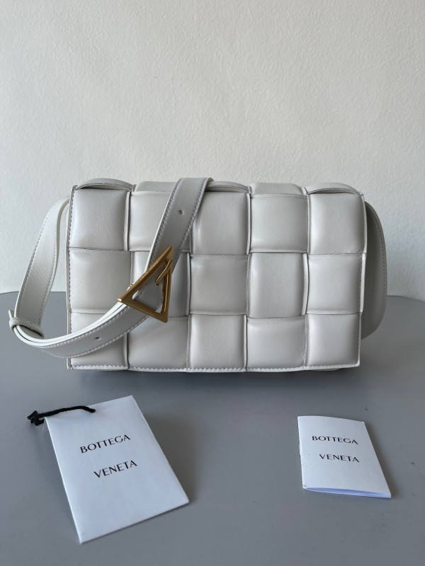 (image for) BOTTEGA VENETA CASSETTE