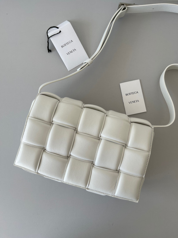 (image for) BOTTEGA VENETA CASSETTE