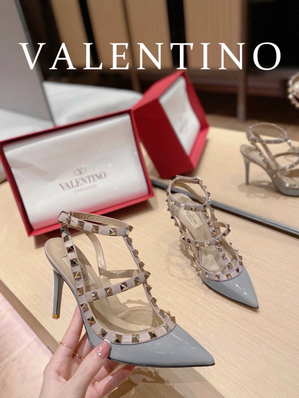 VALENTINO ROCKSTUD SANDAL [Valentino173] CELINE CHANEL ACCESSORIES LOEWE SHOES LOUIS VUITTON DIRO YSL OTHER BRAND HANDBAGS BALENCIAGA BOTTEGA VENETA GOYARD HERMES BURBERRY VALENTINO GUCCI FENDI MIUMIU CHLOE PRADA BVLGARI SUITCASE NEW ARRIVAL 
