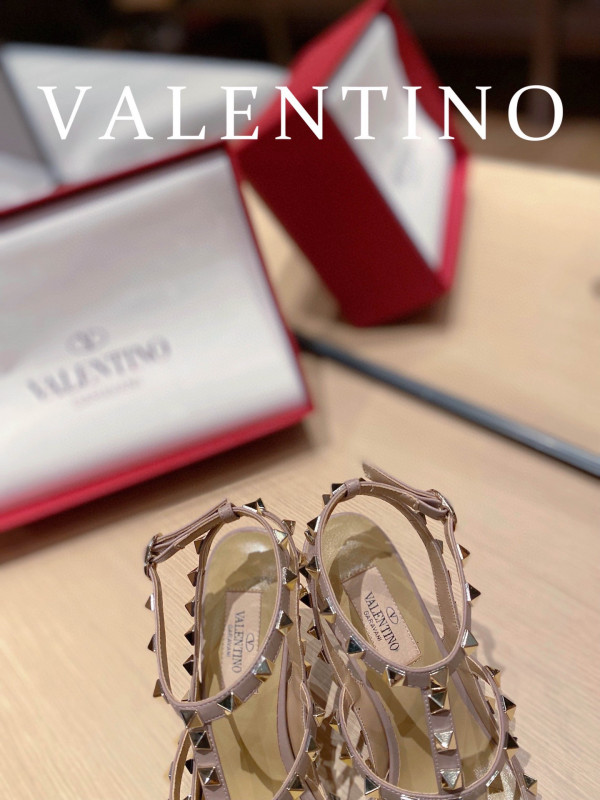 VALENTINO ROCKSTUD SANDAL [Valentino171] CELINE CHANEL ACCESSORIES LOEWE SHOES LOUIS VUITTON DIRO YSL OTHER BRAND HANDBAGS BALENCIAGA BOTTEGA VENETA GOYARD HERMES BURBERRY VALENTINO GUCCI FENDI MIUMIU CHLOE PRADA BVLGARI SUITCASE NEW ARRIVAL 