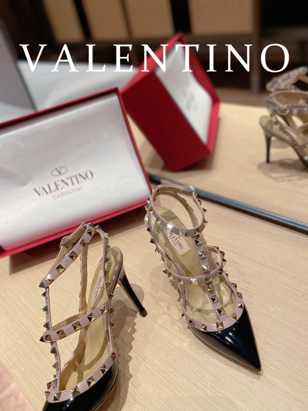 VALENTINO ROCKSTUD SANDAL [Valentino171] CELINE CHANEL ACCESSORIES LOEWE SHOES LOUIS VUITTON DIRO YSL OTHER BRAND HANDBAGS BALENCIAGA BOTTEGA VENETA GOYARD HERMES BURBERRY VALENTINO GUCCI FENDI MIUMIU CHLOE PRADA BVLGARI SUITCASE NEW ARRIVAL 