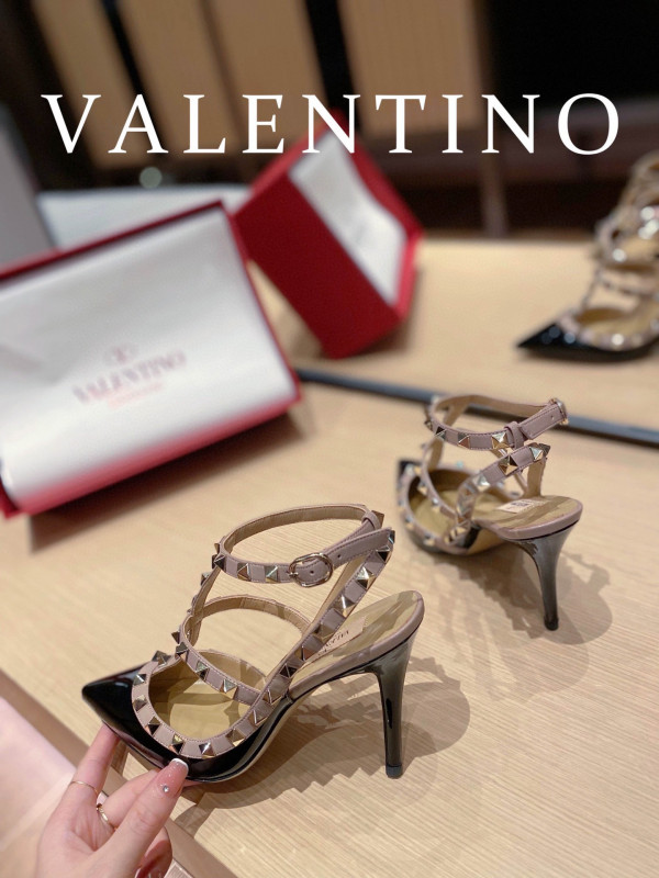 VALENTINO ROCKSTUD SANDAL [Valentino171] CELINE CHANEL ACCESSORIES LOEWE SHOES LOUIS VUITTON DIRO YSL OTHER BRAND HANDBAGS BALENCIAGA BOTTEGA VENETA GOYARD HERMES BURBERRY VALENTINO GUCCI FENDI MIUMIU CHLOE PRADA BVLGARI SUITCASE NEW ARRIVAL 
