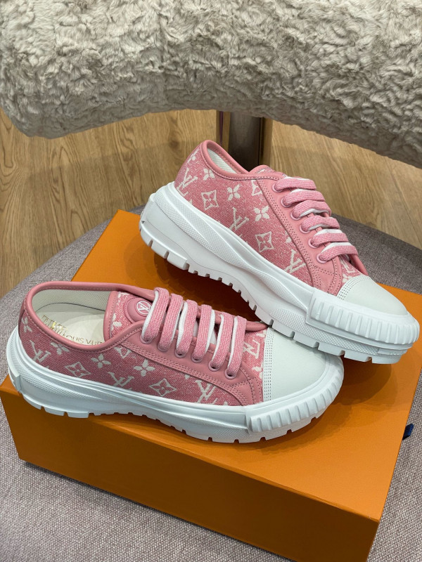 (image for) LOUIS VUITTON SQUAD SNEAKER