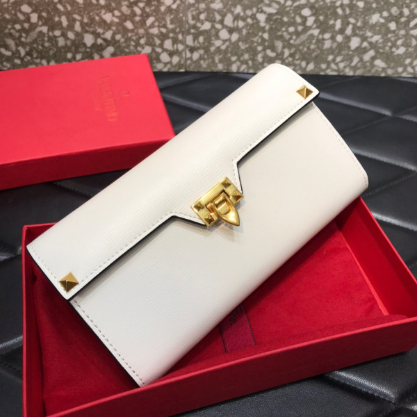 VALENTINO ROCKSTUD WALLET (image for) VALENTINO ROCKSTUD WALLET