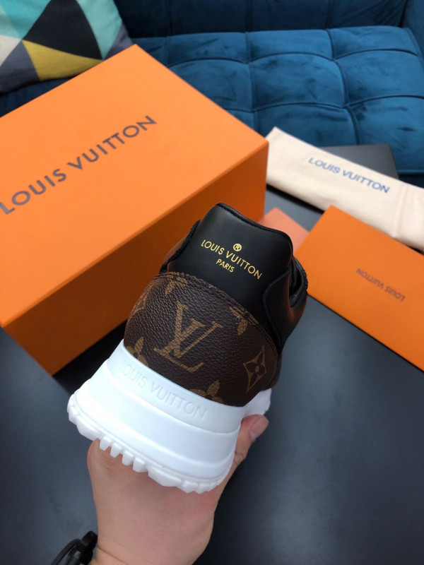 (image for) LOUIS VUITTON RUN AWAY SNEAKER
