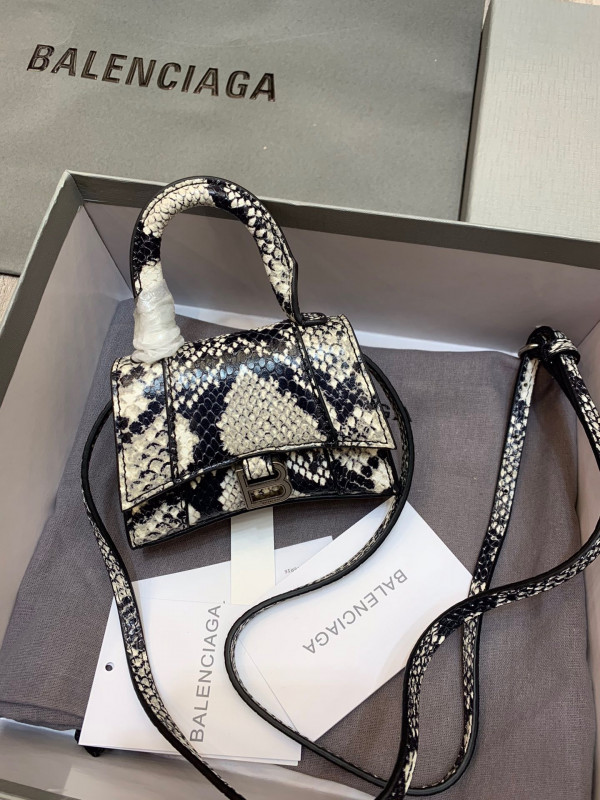 (image for) BALENCIAGA HOURGLASS