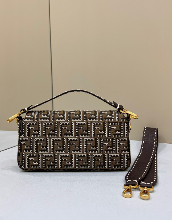 FENDI BAGUETTE (image for) FENDI BAGUETTE