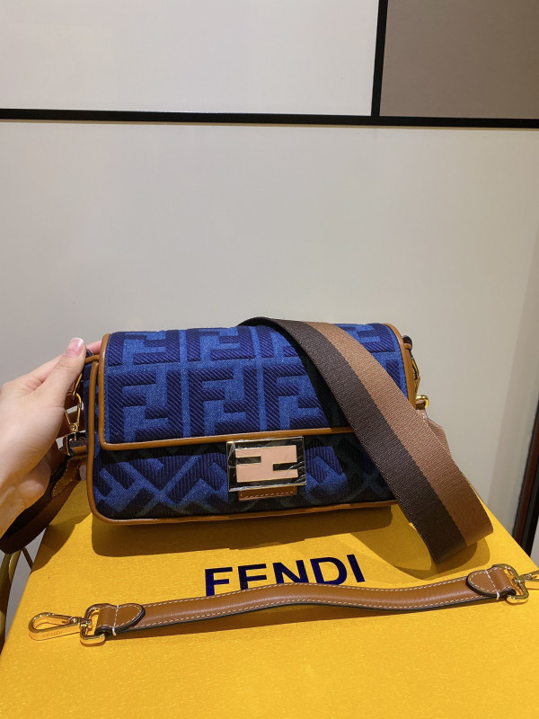 FENDI BAGUETTE (image for) FENDI BAGUETTE