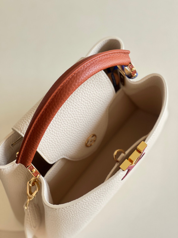(image for) LOUIS VUITTON CAPUCINES BB