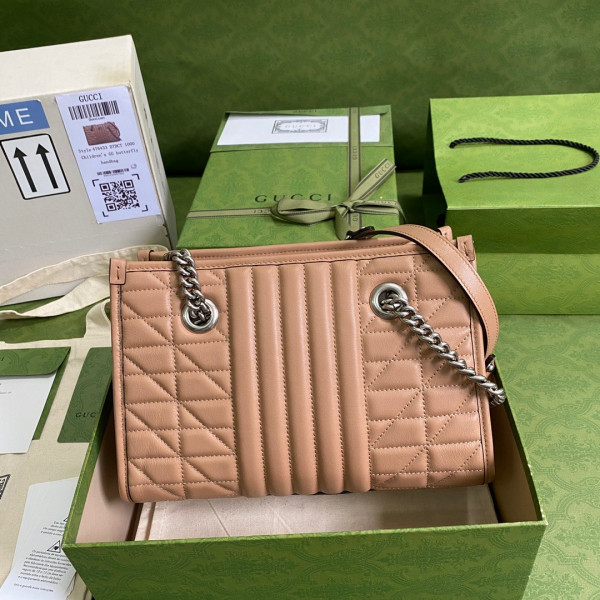 GUCCI GG Marmont Tote Bag [681483-4] CELINE CHANEL ACCESSORIES LOEWE SHOES LOUIS VUITTON DIRO YSL OTHER BRAND HANDBAGS BALENCIAGA BOTTEGA VENETA GOYARD HERMES BURBERRY VALENTINO GUCCI FENDI MIUMIU CHLOE PRADA BVLGARI SUITCASE NEW ARRIVAL 