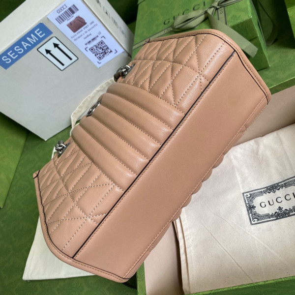 GUCCI GG Marmont Tote Bag [681483-4] CELINE CHANEL ACCESSORIES LOEWE SHOES LOUIS VUITTON DIRO YSL OTHER BRAND HANDBAGS BALENCIAGA BOTTEGA VENETA GOYARD HERMES BURBERRY VALENTINO GUCCI FENDI MIUMIU CHLOE PRADA BVLGARI SUITCASE NEW ARRIVAL 