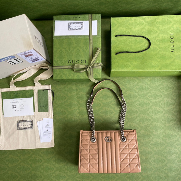 GUCCI GG Marmont Tote Bag [681483-4] CELINE CHANEL ACCESSORIES LOEWE SHOES LOUIS VUITTON DIRO YSL OTHER BRAND HANDBAGS BALENCIAGA BOTTEGA VENETA GOYARD HERMES BURBERRY VALENTINO GUCCI FENDI MIUMIU CHLOE PRADA BVLGARI SUITCASE NEW ARRIVAL 