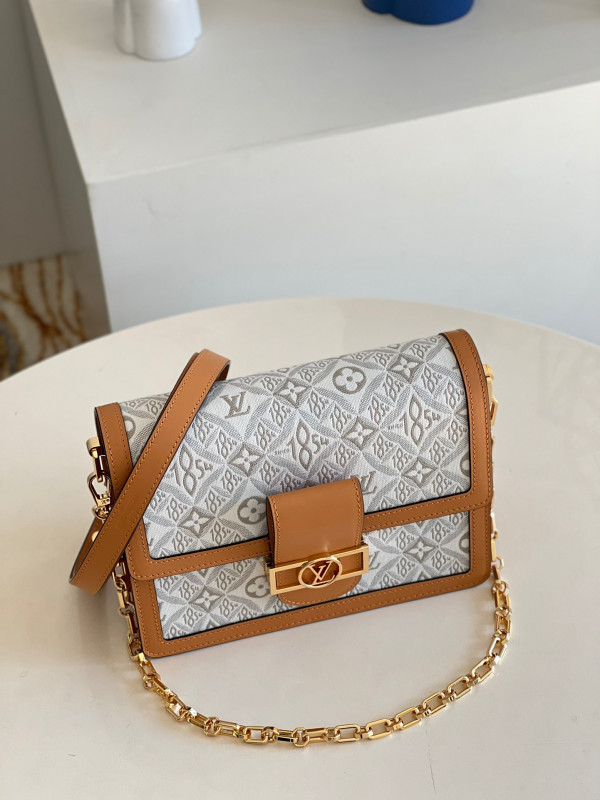 LOUIS VUITTON DAUPHINE MM [M59483] CELINE CHANEL ACCESSORIES LOEWE SHOES LOUIS VUITTON DIRO YSL OTHER BRAND HANDBAGS BALENCIAGA BOTTEGA VENETA GOYARD HERMES BURBERRY VALENTINO GUCCI FENDI MIUMIU CHLOE PRADA BVLGARI SUITCASE NEW ARRIVAL 