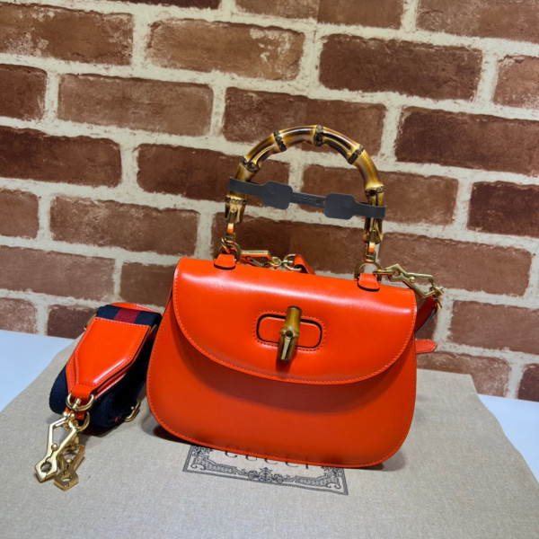 Gucci Small top handle bag with Bamboo [675797-6] CELINE CHANEL ACCESSORIES LOEWE SHOES LOUIS VUITTON DIRO YSL OTHER BRAND HANDBAGS BALENCIAGA BOTTEGA VENETA GOYARD HERMES BURBERRY VALENTINO GUCCI FENDI MIUMIU CHLOE PRADA BVLGARI SUITCASE NEW ARRIVAL 
