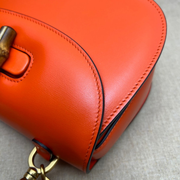 Gucci Small top handle bag with Bamboo [675797-6] CELINE CHANEL ACCESSORIES LOEWE SHOES LOUIS VUITTON DIRO YSL OTHER BRAND HANDBAGS BALENCIAGA BOTTEGA VENETA GOYARD HERMES BURBERRY VALENTINO GUCCI FENDI MIUMIU CHLOE PRADA BVLGARI SUITCASE NEW ARRIVAL 