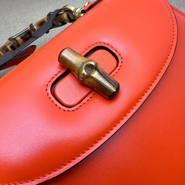 Gucci Small top handle bag with Bamboo [675797-6] CELINE CHANEL ACCESSORIES LOEWE SHOES LOUIS VUITTON DIRO YSL OTHER BRAND HANDBAGS BALENCIAGA BOTTEGA VENETA GOYARD HERMES BURBERRY VALENTINO GUCCI FENDI MIUMIU CHLOE PRADA BVLGARI SUITCASE NEW ARRIVAL 