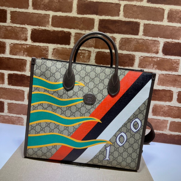 Gucci Medium tote with Interlocking G [674148-2] CELINE CHANEL ACCESSORIES LOEWE SHOES LOUIS VUITTON DIRO YSL OTHER BRAND HANDBAGS BALENCIAGA BOTTEGA VENETA GOYARD HERMES BURBERRY VALENTINO GUCCI FENDI MIUMIU CHLOE PRADA BVLGARI SUITCASE NEW ARRIVAL 