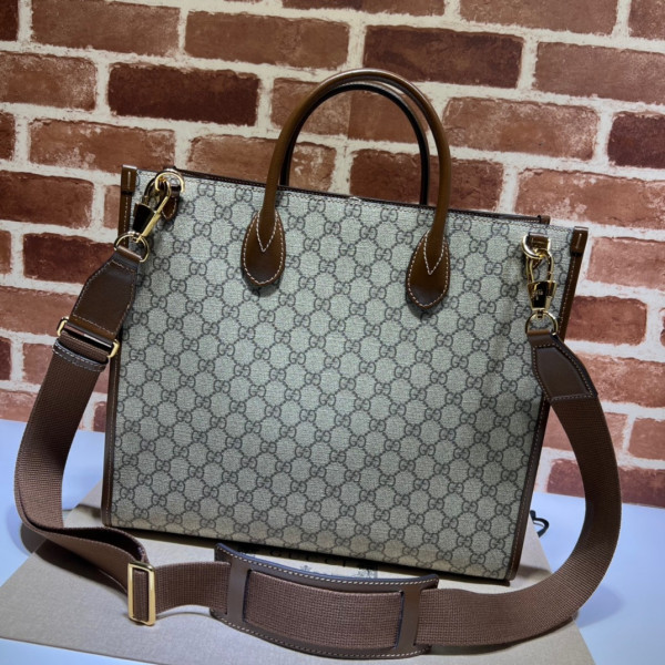 Gucci Medium tote with Interlocking G [674148-1] CELINE CHANEL ACCESSORIES LOEWE SHOES LOUIS VUITTON DIRO YSL OTHER BRAND HANDBAGS BALENCIAGA BOTTEGA VENETA GOYARD HERMES BURBERRY VALENTINO GUCCI FENDI MIUMIU CHLOE PRADA BVLGARI SUITCASE NEW ARRIVAL 