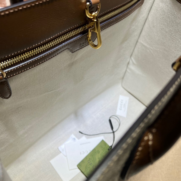 Gucci Medium tote with Interlocking G [674148-1] CELINE CHANEL ACCESSORIES LOEWE SHOES LOUIS VUITTON DIRO YSL OTHER BRAND HANDBAGS BALENCIAGA BOTTEGA VENETA GOYARD HERMES BURBERRY VALENTINO GUCCI FENDI MIUMIU CHLOE PRADA BVLGARI SUITCASE NEW ARRIVAL 
