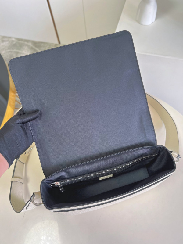 LOUIS VUITTON NEW FLAP MESSENGER [Louis1103] CELINE CHANEL ACCESSORIES LOEWE SHOES LOUIS VUITTON DIRO YSL OTHER BRAND HANDBAGS BALENCIAGA BOTTEGA VENETA GOYARD HERMES BURBERRY VALENTINO GUCCI FENDI MIUMIU CHLOE PRADA BVLGARI SUITCASE NEW ARRIVAL 