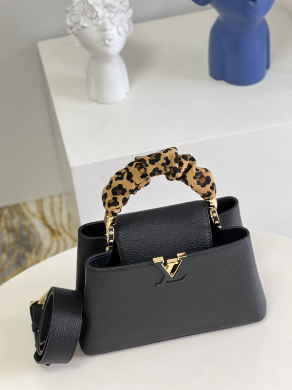 LOUIS VUITTON CAPUCINES BB [Louis1102] CELINE CHANEL ACCESSORIES LOEWE SHOES LOUIS VUITTON DIRO YSL OTHER BRAND HANDBAGS BALENCIAGA BOTTEGA VENETA GOYARD HERMES BURBERRY VALENTINO GUCCI FENDI MIUMIU CHLOE PRADA BVLGARI SUITCASE NEW ARRIVAL 