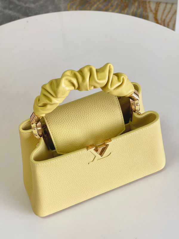 LOUIS VUITTON CAPUCINES BB [Louis1100] CELINE CHANEL ACCESSORIES LOEWE SHOES LOUIS VUITTON DIRO YSL OTHER BRAND HANDBAGS BALENCIAGA BOTTEGA VENETA GOYARD HERMES BURBERRY VALENTINO GUCCI FENDI MIUMIU CHLOE PRADA BVLGARI SUITCASE NEW ARRIVAL 