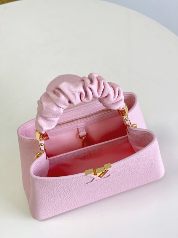 LOUIS VUITTON CAPUCINES BB [M58694] CELINE CHANEL ACCESSORIES LOEWE SHOES LOUIS VUITTON DIRO YSL OTHER BRAND HANDBAGS BALENCIAGA BOTTEGA VENETA GOYARD HERMES BURBERRY VALENTINO GUCCI FENDI MIUMIU CHLOE PRADA BVLGARI SUITCASE NEW ARRIVAL 