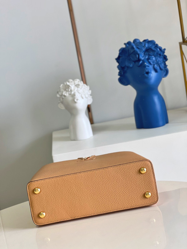LOUIS VUITTON CAPUCINES MM [Louis1097] CELINE CHANEL ACCESSORIES LOEWE SHOES LOUIS VUITTON DIRO YSL OTHER BRAND HANDBAGS BALENCIAGA BOTTEGA VENETA GOYARD HERMES BURBERRY VALENTINO GUCCI FENDI MIUMIU CHLOE PRADA BVLGARI SUITCASE NEW ARRIVAL 