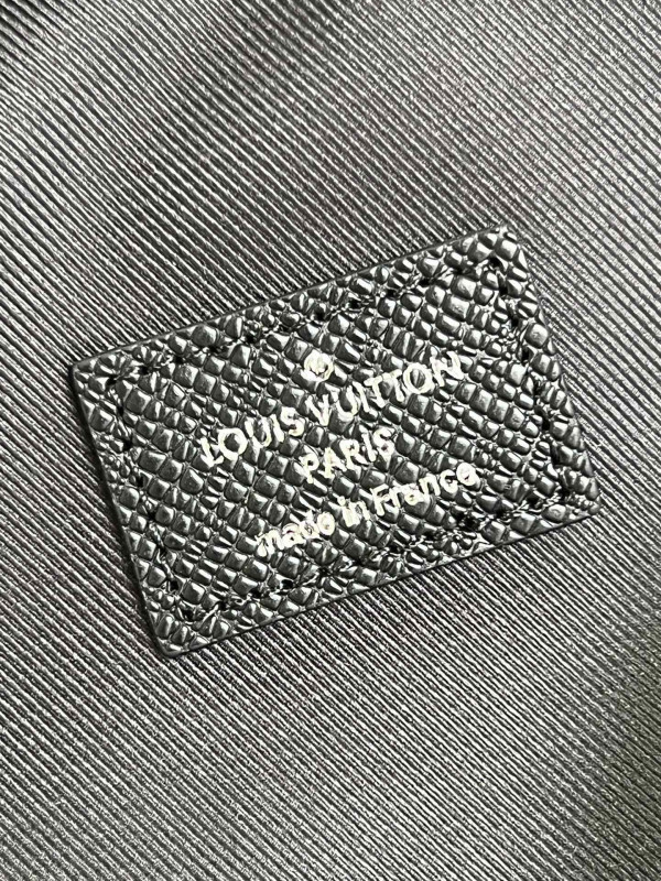 LOUIS VUITTON AVENUE SLING BAG [M30443] CELINE CHANEL ACCESSORIES LOEWE SHOES LOUIS VUITTON DIRO YSL OTHER BRAND HANDBAGS BALENCIAGA BOTTEGA VENETA GOYARD HERMES BURBERRY VALENTINO GUCCI FENDI MIUMIU CHLOE PRADA BVLGARI SUITCASE NEW ARRIVAL 