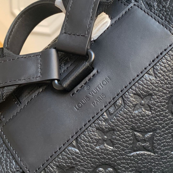 LOUIS VUITTON CHRISTOPHER PM [M55699] CELINE CHANEL ACCESSORIES LOEWE SHOES LOUIS VUITTON DIRO YSL OTHER BRAND HANDBAGS BALENCIAGA BOTTEGA VENETA GOYARD HERMES BURBERRY VALENTINO GUCCI FENDI MIUMIU CHLOE PRADA BVLGARI SUITCASE NEW ARRIVAL 