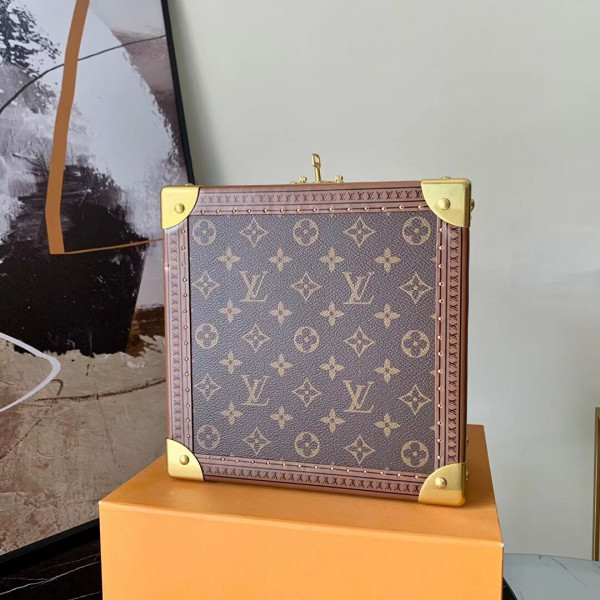 LOUIS VUITTON JEWELRY BOX [M13513] CELINE CHANEL ACCESSORIES LOEWE SHOES LOUIS VUITTON DIRO YSL OTHER BRAND HANDBAGS BALENCIAGA BOTTEGA VENETA GOYARD HERMES BURBERRY VALENTINO GUCCI FENDI MIUMIU CHLOE PRADA BVLGARI SUITCASE NEW ARRIVAL 