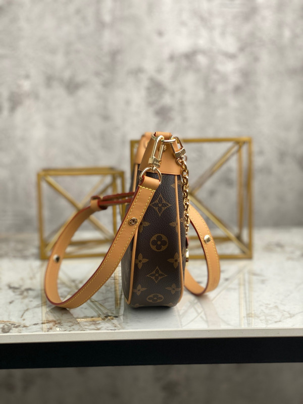 LOUIS VUITTON LOOP [M81098] CELINE CHANEL ACCESSORIES LOEWE SHOES LOUIS VUITTON DIRO YSL OTHER BRAND HANDBAGS BALENCIAGA BOTTEGA VENETA GOYARD HERMES BURBERRY VALENTINO GUCCI FENDI MIUMIU CHLOE PRADA BVLGARI SUITCASE NEW ARRIVAL 