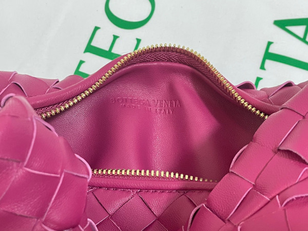 BOTTEGA VENETA MINI JODIE [Bottega131] CELINE CHANEL ACCESSORIES LOEWE SHOES LOUIS VUITTON DIRO YSL OTHER BRAND HANDBAGS BALENCIAGA BOTTEGA VENETA GOYARD HERMES BURBERRY VALENTINO GUCCI FENDI MIUMIU CHLOE PRADA BVLGARI SUITCASE NEW ARRIVAL 
