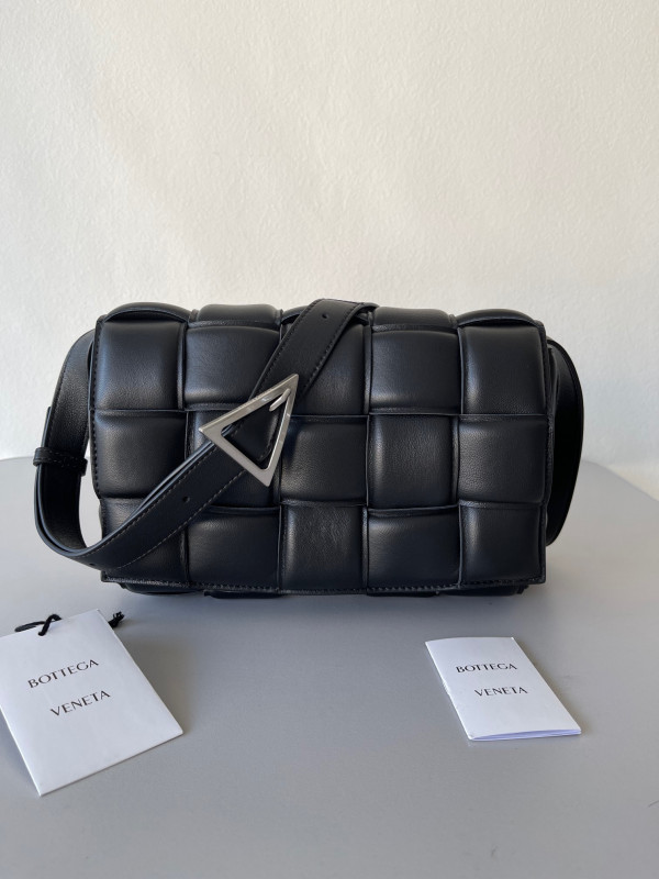 BOTTEGA VENETA CASSETTE [Bottega130] CELINE CHANEL ACCESSORIES LOEWE SHOES LOUIS VUITTON DIRO YSL OTHER BRAND HANDBAGS BALENCIAGA BOTTEGA VENETA GOYARD HERMES BURBERRY VALENTINO GUCCI FENDI MIUMIU CHLOE PRADA BVLGARI SUITCASE NEW ARRIVAL 