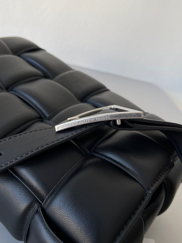 BOTTEGA VENETA CASSETTE [Bottega130] CELINE CHANEL ACCESSORIES LOEWE SHOES LOUIS VUITTON DIRO YSL OTHER BRAND HANDBAGS BALENCIAGA BOTTEGA VENETA GOYARD HERMES BURBERRY VALENTINO GUCCI FENDI MIUMIU CHLOE PRADA BVLGARI SUITCASE NEW ARRIVAL 