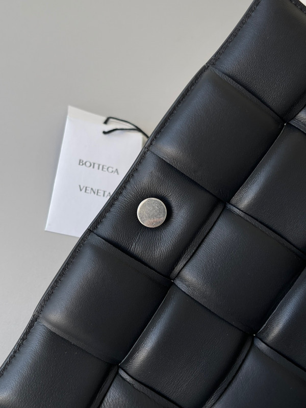 BOTTEGA VENETA CASSETTE [Bottega130] CELINE CHANEL ACCESSORIES LOEWE SHOES LOUIS VUITTON DIRO YSL OTHER BRAND HANDBAGS BALENCIAGA BOTTEGA VENETA GOYARD HERMES BURBERRY VALENTINO GUCCI FENDI MIUMIU CHLOE PRADA BVLGARI SUITCASE NEW ARRIVAL 