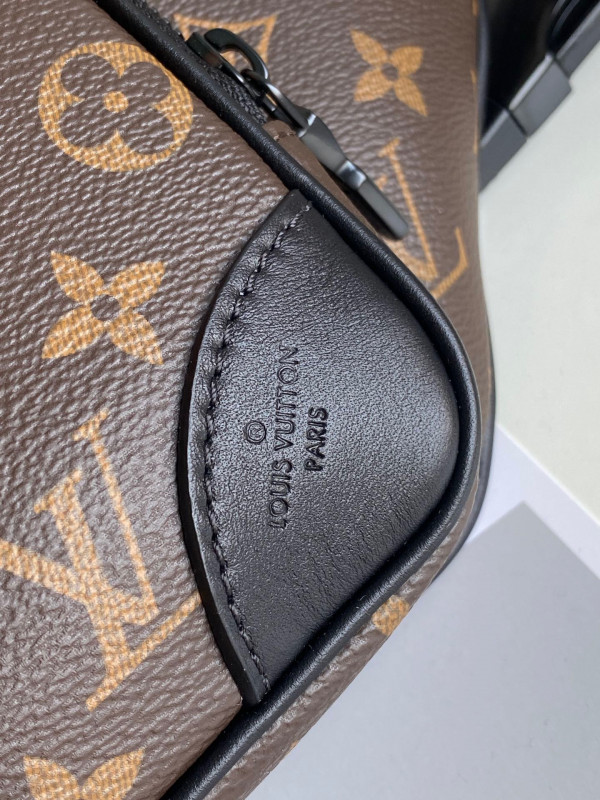 LOUIS VUITTON CHRISTOPHER BUMBAG [M45337] CELINE CHANEL ACCESSORIES LOEWE SHOES LOUIS VUITTON DIRO YSL OTHER BRAND HANDBAGS BALENCIAGA BOTTEGA VENETA GOYARD HERMES BURBERRY VALENTINO GUCCI FENDI MIUMIU CHLOE PRADA BVLGARI SUITCASE NEW ARRIVAL 