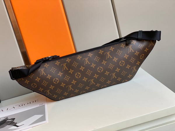 LOUIS VUITTON CHRISTOPHER BUMBAG [M45337] CELINE CHANEL ACCESSORIES LOEWE SHOES LOUIS VUITTON DIRO YSL OTHER BRAND HANDBAGS BALENCIAGA BOTTEGA VENETA GOYARD HERMES BURBERRY VALENTINO GUCCI FENDI MIUMIU CHLOE PRADA BVLGARI SUITCASE NEW ARRIVAL 