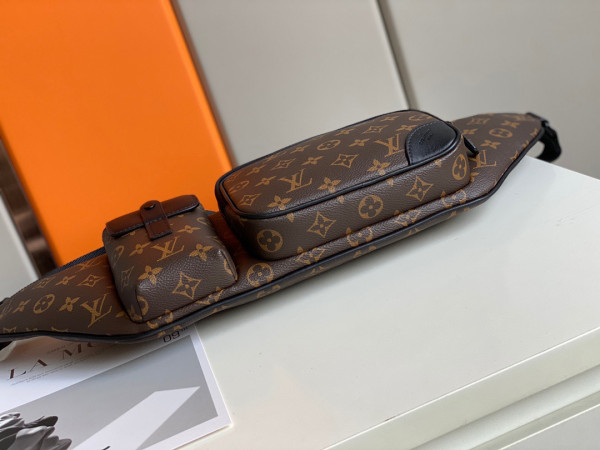 LOUIS VUITTON CHRISTOPHER BUMBAG [M45337] CELINE CHANEL ACCESSORIES LOEWE SHOES LOUIS VUITTON DIRO YSL OTHER BRAND HANDBAGS BALENCIAGA BOTTEGA VENETA GOYARD HERMES BURBERRY VALENTINO GUCCI FENDI MIUMIU CHLOE PRADA BVLGARI SUITCASE NEW ARRIVAL 