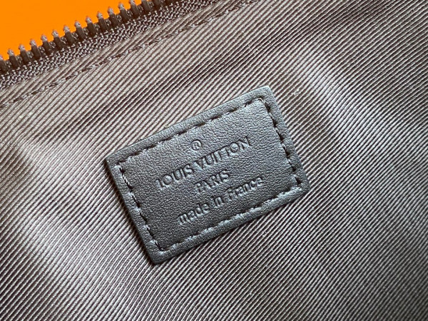 LOUIS VUITTON CHRISTOPHER BUMBAG [M45337] CELINE CHANEL ACCESSORIES LOEWE SHOES LOUIS VUITTON DIRO YSL OTHER BRAND HANDBAGS BALENCIAGA BOTTEGA VENETA GOYARD HERMES BURBERRY VALENTINO GUCCI FENDI MIUMIU CHLOE PRADA BVLGARI SUITCASE NEW ARRIVAL 